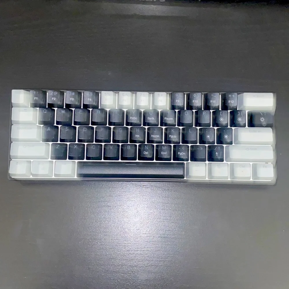 GK61 gaming keyboard 60% , come will wire and has RGB lights